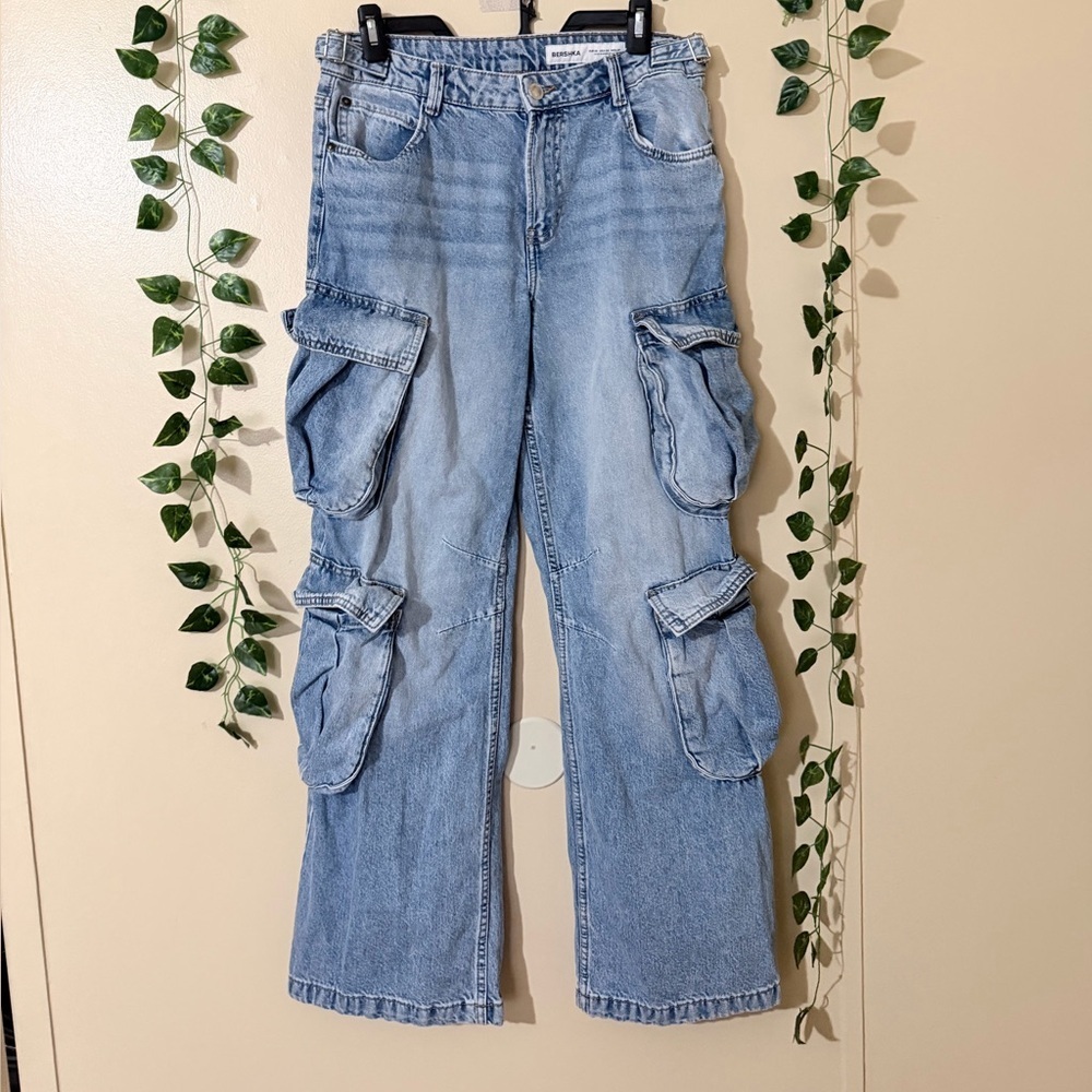 Bershka Light Denim Cargo Flare Jeans - Picture 2 of 8